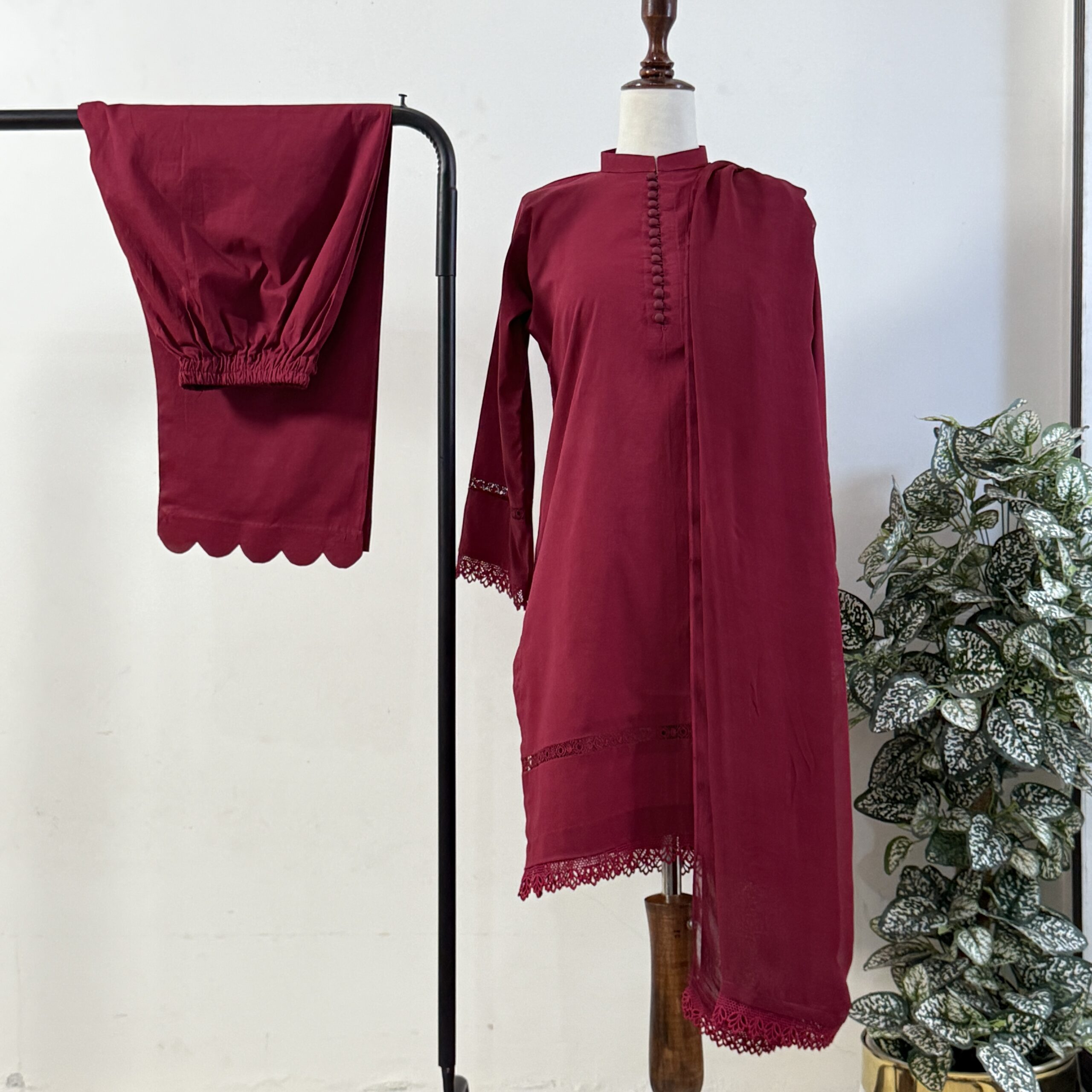 Mehroon 3-PIECE- LAWN STITCHED SUIT