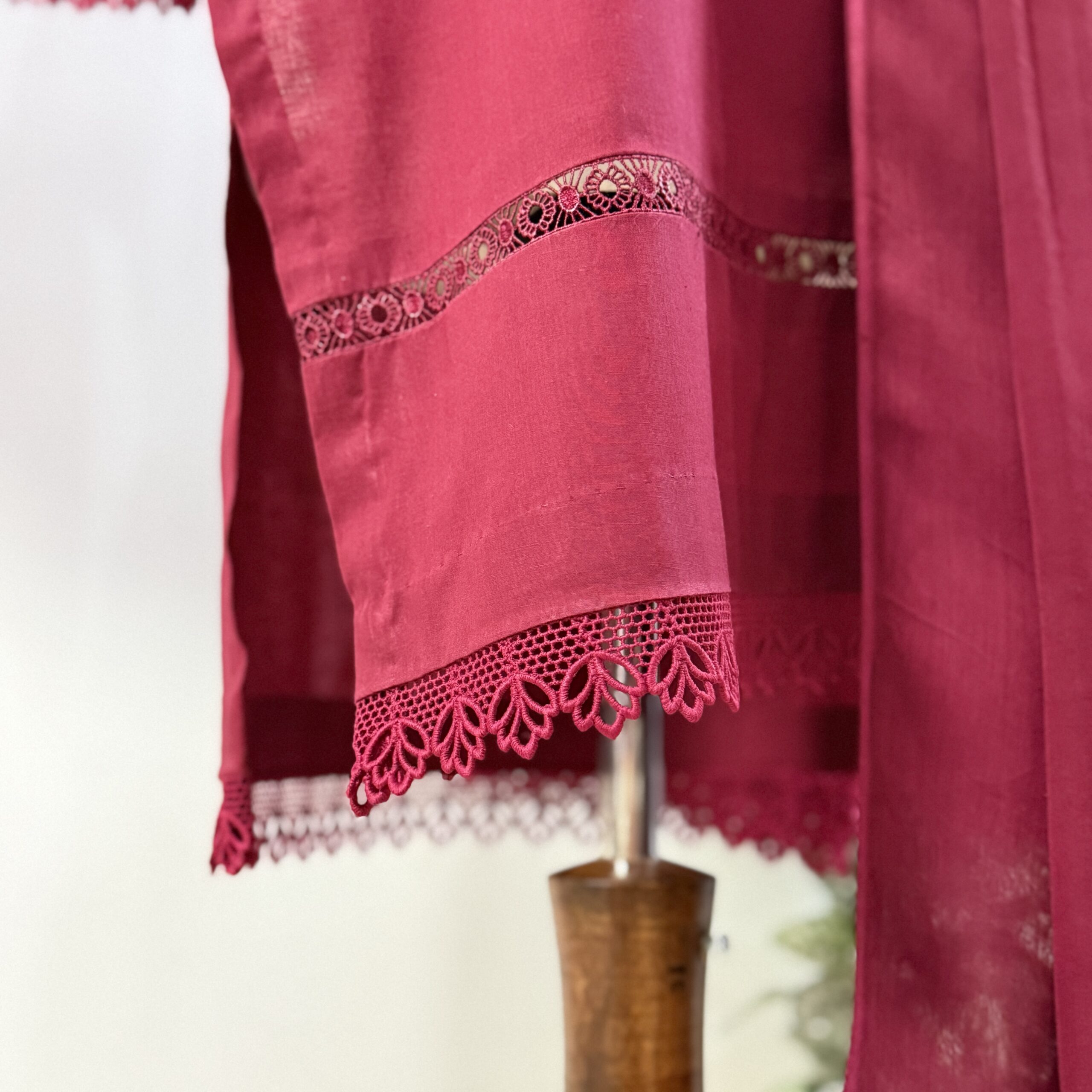 Mehroon 3-PIECE- LAWN STITCHED SUIT